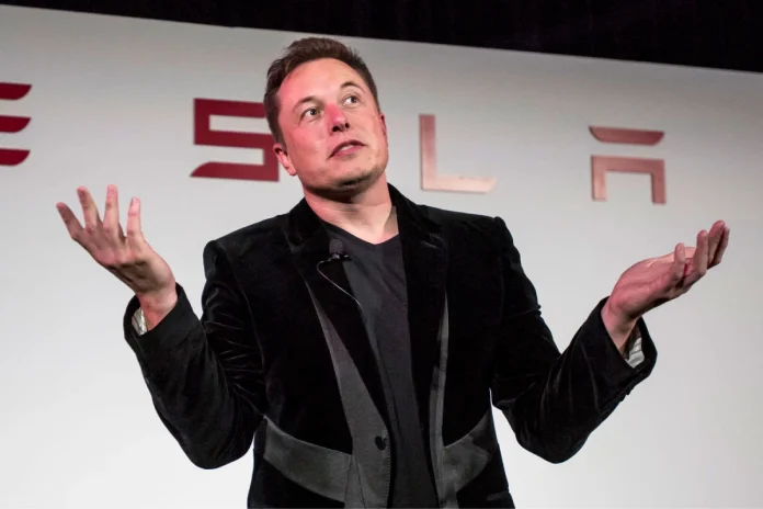 Elon Musk de manos al aire