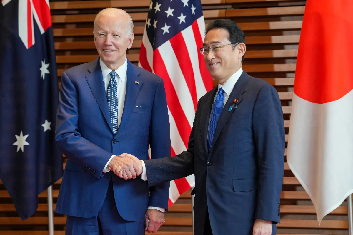 Joe Biden junto a primer ministro de Japón