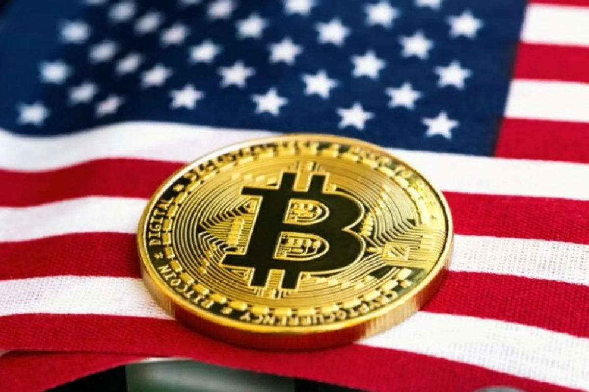 Bitcoin con bandera de los Estados Unidos de fondo