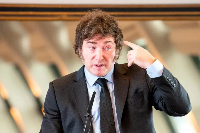 Javier Milei en discurso.