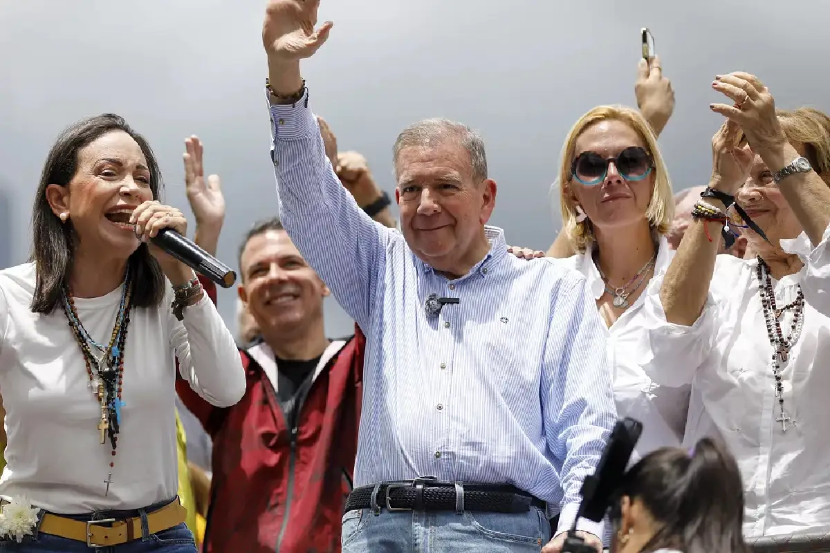 Edmundo González junto a la líder opositora María Corina Machado.