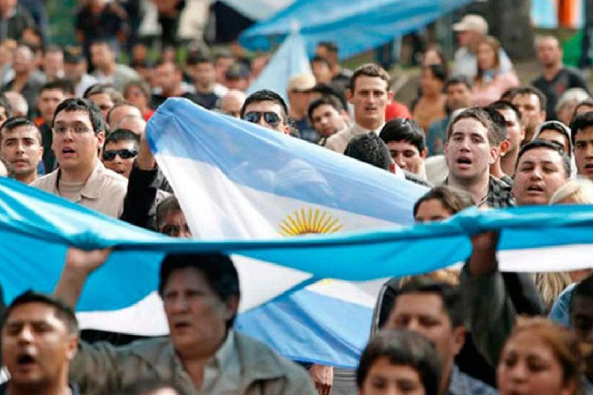 argentinos alzando banderas